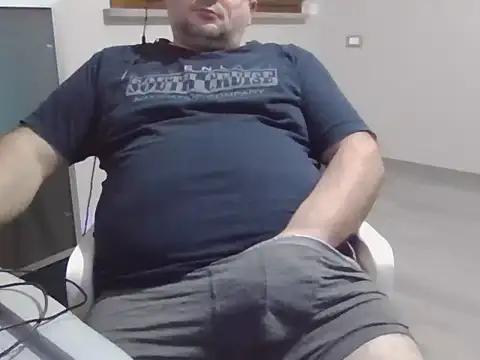 Snapshot of iron_boy80 chatting on December 2024 10:38:02 PM iron boy80 online show from December 2024 10:38:02 PM