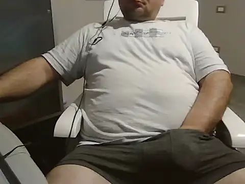 Snapshot of iron_boy80 chatting on February 2025 10:05:01 AM iron boy80 online show from February 2025 10:05:01 AM