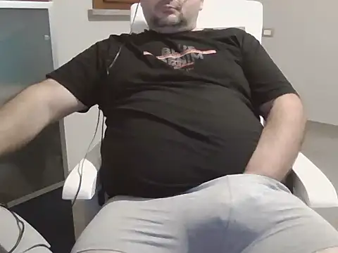 Snapshot of iron_boy80 chatting on November 2025 02:07:02 PM iron boy80 online show from November 2025 02:07:02 PM