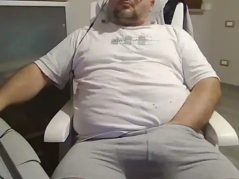 Snapshot of iron_boy80 chatting on November 2025 11:46:01 PM iron boy80 online show from November 2025 11:46:01 PM