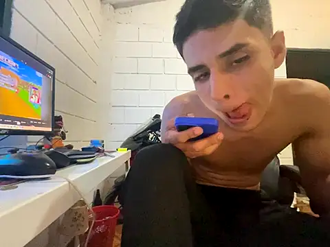 Max TheHorseDick online show from October 2025 03:50:02 AM