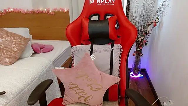 lucy luu  online show from December 2024 03:14:01 PM