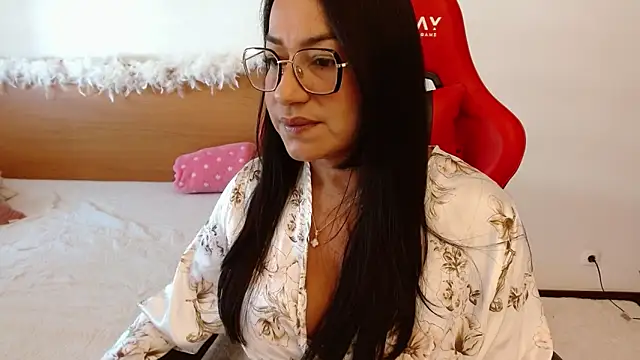 lucy luu  online show from September 2025 03:04:01 PM