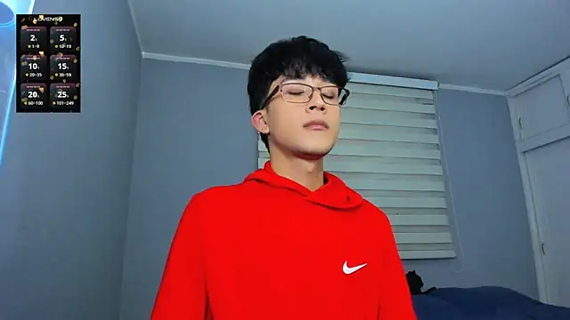 Snapshot of tom_Howard chatting on February 2026 12:48:01 AM tom Howard online show from February 2026 12:48:01 AM