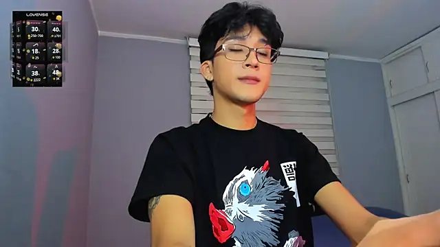 Snapshot of tom_Howard chatting on February 2026 01:05:02 AM tom Howard online show from February 2026 01:05:02 AM