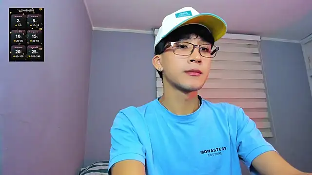 Snapshot of tom_Howard chatting on March 2026 01:01:01 AM tom Howard online show from March 2026 01:01:01 AM