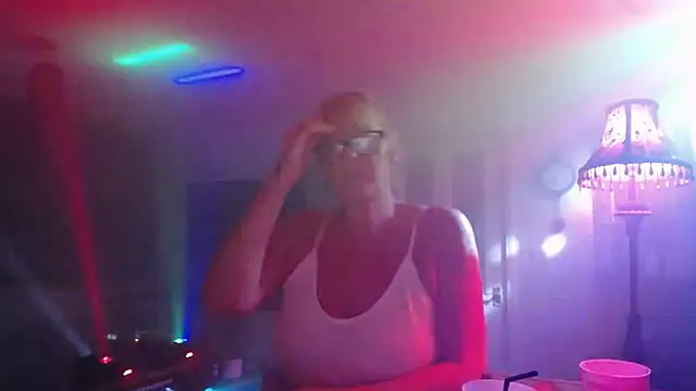 COUPLE4VOYEUR01 online show from January 2026 07:34:01 PM