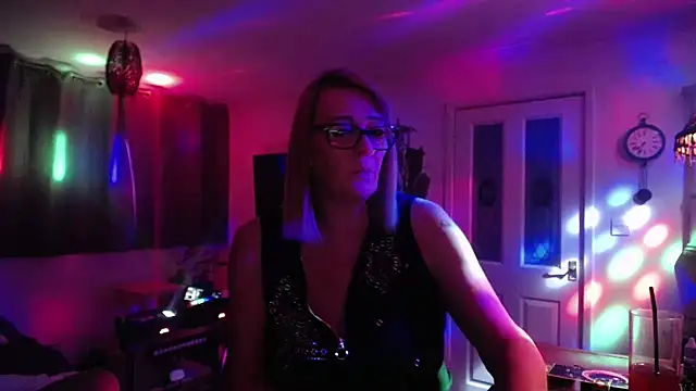 COUPLE4VOYEUR01 online show from March 2026 07:35:01 PM