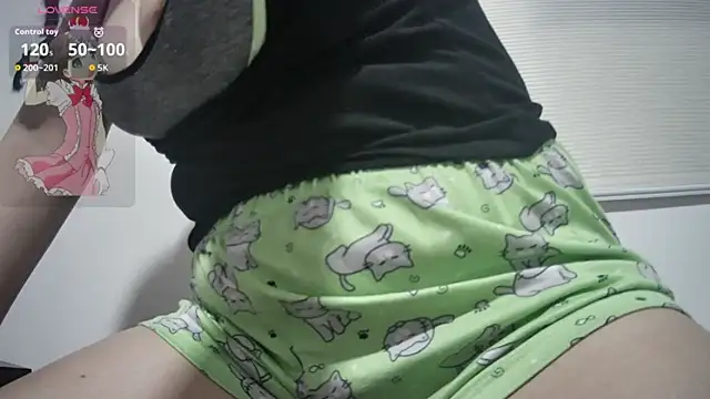 Snapshot of Haru_Queenn chatting on November 2025 04:01:02 AM Haru Queenn online show from November 2025 04:01:02 AM