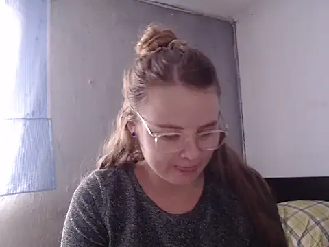 HellenMiyer1111 online show from February 2025 06:30:01 PM