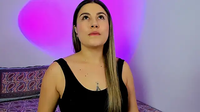 Snapshot of amelie_collins chatting on March 2025 09:01:02 PM amelie collins online show from March 2025 09:01:02 PM