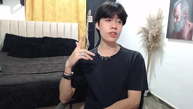 Elio-cam online show from May 2026 01:11:01 AM