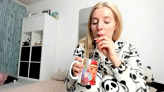 KenzieDawton online show from October 2025 05:49:02 AM