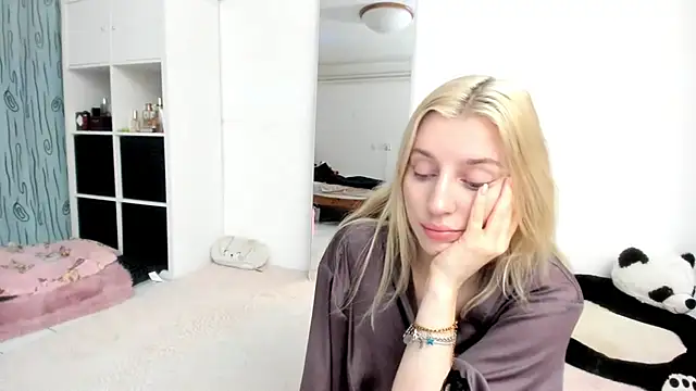 Snapshot of KenzieDawton chatting on February 2026 06:50:01 PM KenzieDawton online show from February 2026 06:50:01 PM