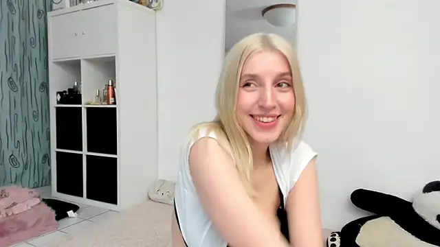 Snapshot of KenzieDawton chatting on March 2026 07:08:02 PM KenzieDawton online show from March 2026 07:08:02 PM