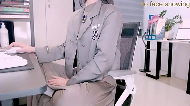 Shyn   online show from November 2025 05:05:02 PM