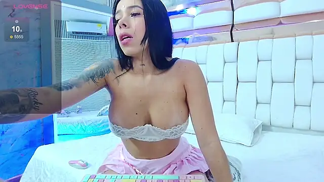 Snapshot of sexysistter chatting on January 2025 12:13:02 PM sexysistter online show from January 2025 12:13:02 PM