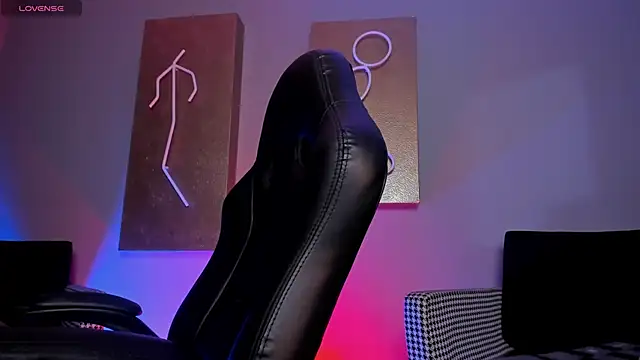 LindseyCox online show from October 2025 04:15:01 AM