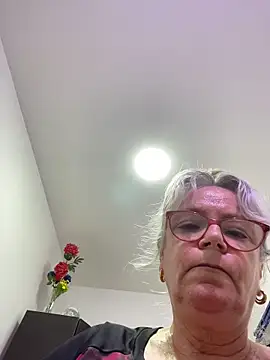 Snapshot of slutgold chatting on February 2026 09:44:02 PM slutgold online show from February 2026 09:44:02 PM