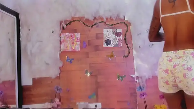 Snapshot of kelly_thomson chatting on January 2025 06:25:02 AM kelly thomson online show from January 2025 06:25:02 AM