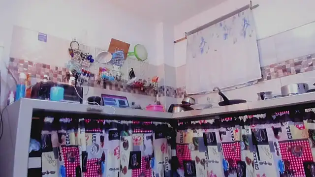 Snapshot of kelly_thomson chatting on January 2025 03:11:01 AM kelly thomson online show from January 2025 03:11:01 AM