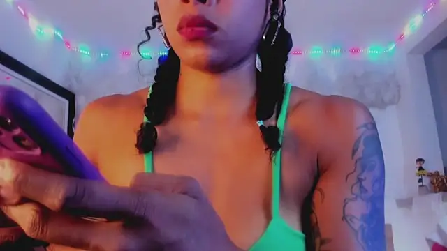 Snapshot of kelly_thomson chatting on January 2025 08:45:01 PM kelly thomson online show from January 2025 08:45:01 PM