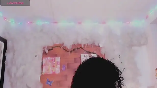 Snapshot of kelly_thomson chatting on January 2025 08:58:01 PM kelly thomson online show from January 2025 08:58:01 PM