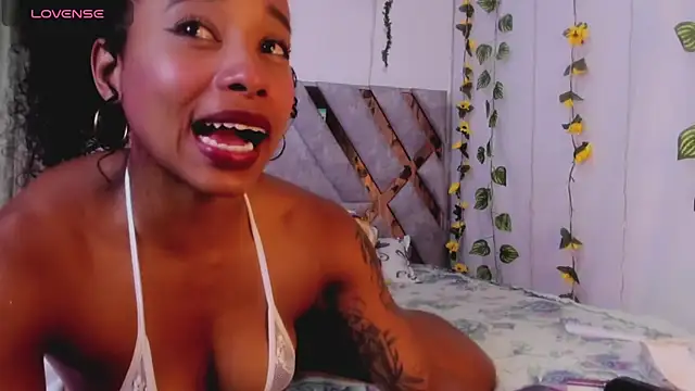 Snapshot of kelly_thomson chatting on January 2025 01:21:01 PM kelly thomson online show from January 2025 01:21:01 PM