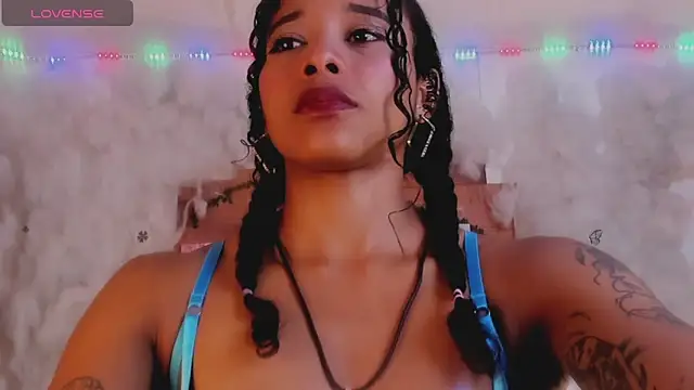 Snapshot of kelly_thomson chatting on January 2025 10:31:02 PM kelly thomson online show from January 2025 10:31:02 PM