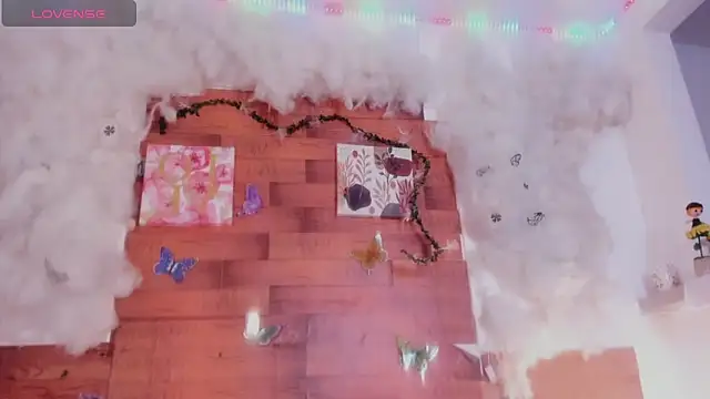 Snapshot of kelly_thomson chatting on February 2025 04:22:01 PM kelly thomson online show from February 2025 04:22:01 PM