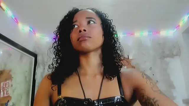 Snapshot of kelly_thomson chatting on February 2025 09:38:02 PM kelly thomson online show from February 2025 09:38:02 PM