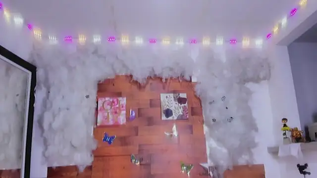 Snapshot of kelly_thomson chatting on February 2025 10:31:01 PM kelly thomson online show from February 2025 10:31:01 PM