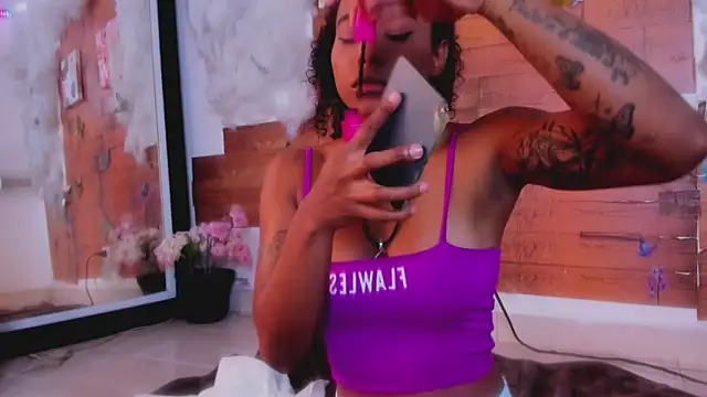 Snapshot of kelly_thomson chatting on February 2025 03:32:02 PM kelly thomson online show from February 2025 03:32:02 PM