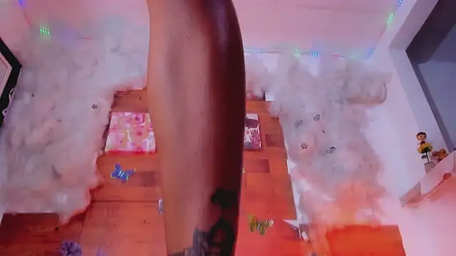 Snapshot of kelly_thomson chatting on February 2025 09:05:02 PM kelly thomson online show from February 2025 09:05:02 PM