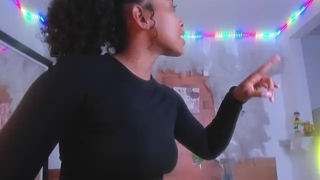 Snapshot of kelly_thomson chatting on March 2025 09:56:02 PM kelly thomson online show from March 2025 09:56:02 PM