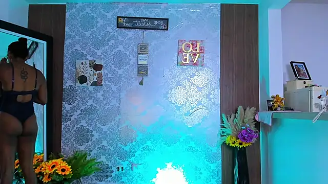 Snapshot of kelly_thomson chatting on September 2025 11:43:01 PM kelly thomson online show from September 2025 11:43:01 PM