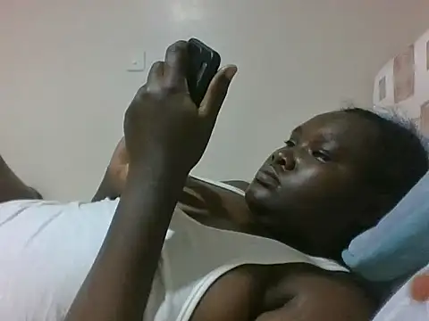 Snapshot of queen_aria19 chatting on December 2025 06:28:01 AM queen aria19 online show from December 2025 06:28:01 AM