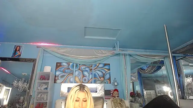 Snapshot of ADRIANNA_FOX chatting on June 2026 08:08:01 AM ADRIANNA FOX online show from June 2026 08:08:01 AM