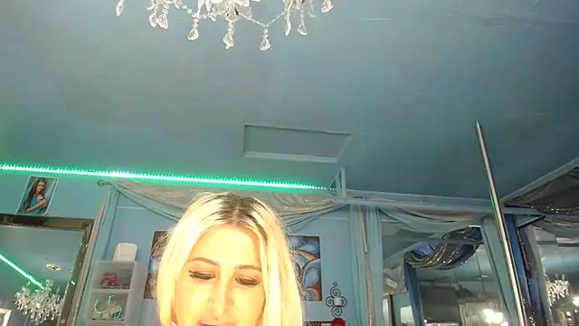 Snapshot of ADRIANNA_FOX chatting on June 2026 05:07:01 PM ADRIANNA FOX online show from June 2026 05:07:01 PM