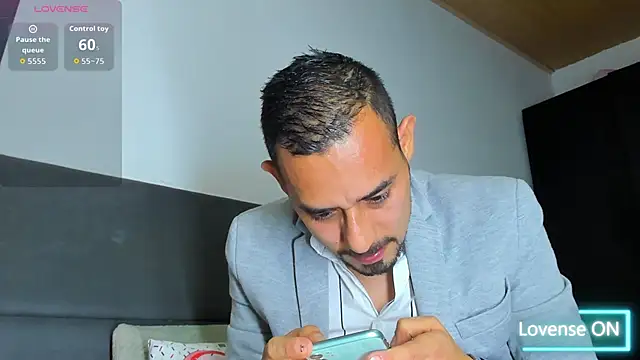 jhonyalzate2 online show from November 2025 02:44:02 AM