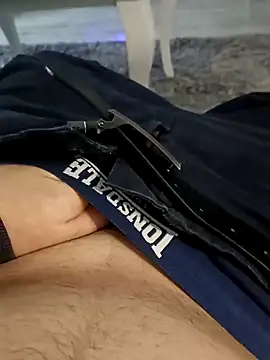 Mlodyolo1 online show from December 2024 02:16:02 PM