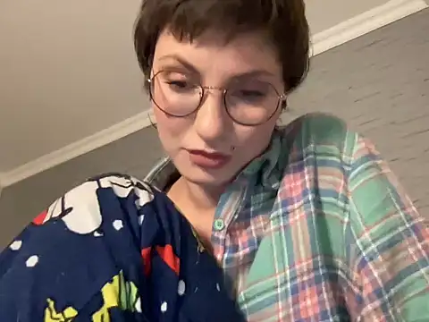 Snapshot of -CatchMe- chatting on December 2025 10:15:01 PM -CatchMe- online show from December 2025 10:15:01 PM