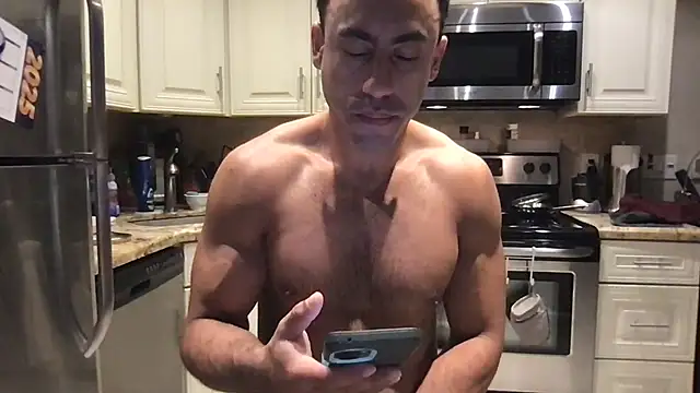 Snapshot of BigGuyMuscle chatting on February 2025 10:45:01 PM BigGuyMuscle online show from February 2025 10:45:01 PM
