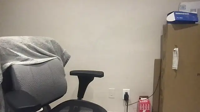 Snapshot of BigGuyMuscle chatting on February 2025 07:37:01 AM BigGuyMuscle online show from February 2025 07:37:01 AM