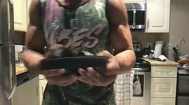 Snapshot of BigGuyMuscle chatting on February 2025 06:34:01 AM BigGuyMuscle online show from February 2025 06:34:01 AM