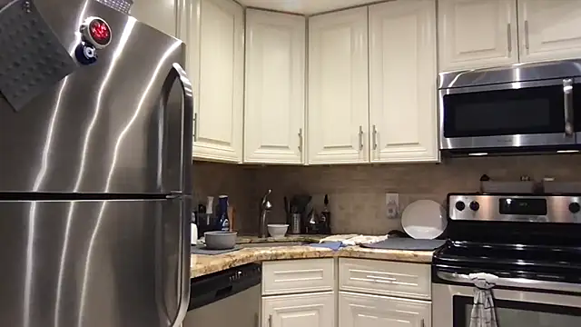 Snapshot of BigGuyMuscle chatting on November 2025 07:24:01 PM BigGuyMuscle online show from November 2025 07:24:01 PM