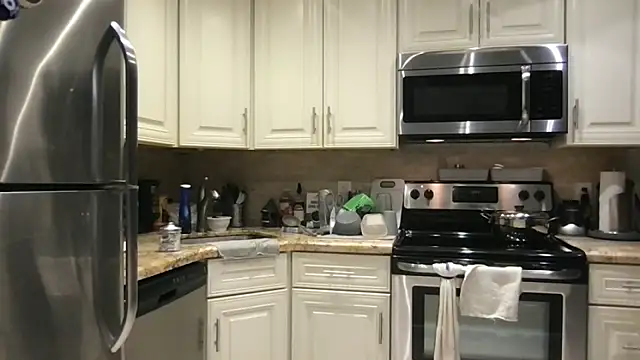 Snapshot of BigGuyMuscle chatting on November 2025 06:46:01 AM BigGuyMuscle online show from November 2025 06:46:01 AM