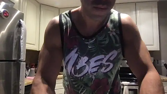 Snapshot of BigGuyMuscle chatting on December 2025 09:54:01 PM BigGuyMuscle online show from December 2025 09:54:01 PM