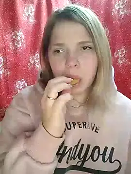 Snapshot of Zuli_Kiska chatting on December 2024 09:38:02 PM Zuli Kiska online show from December 2024 09:38:02 PM