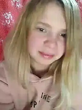 Snapshot of Zuli_Kiska chatting on January 2025 11:44:02 PM Zuli Kiska online show from January 2025 11:44:02 PM